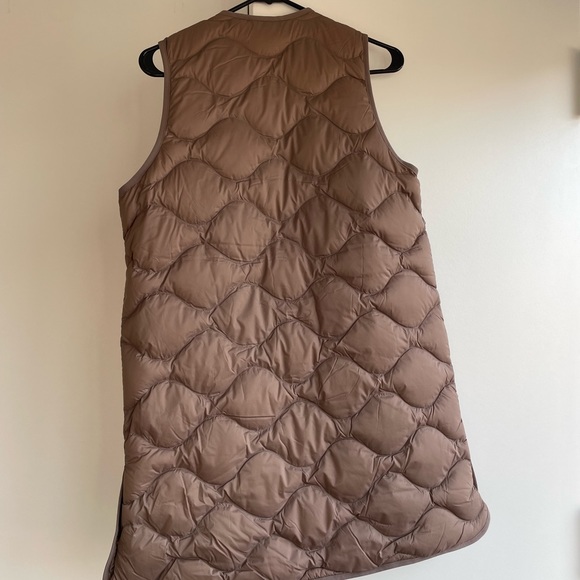 COPY - Uniqlo ultra light down quilted vest - Picture 4 of 4